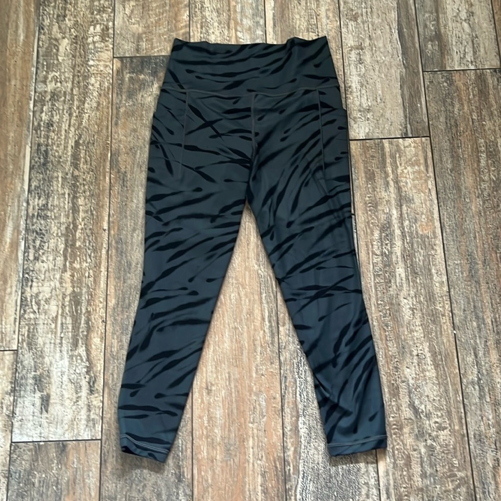 Salutation stash pocket 7/8 length